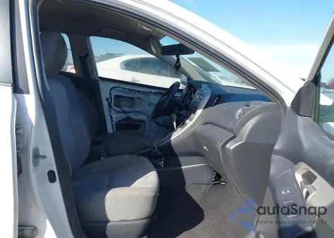 2011 Toyota Matrix z USA, uszkodzony, nr VIN 2T1KU4EE3BC697553